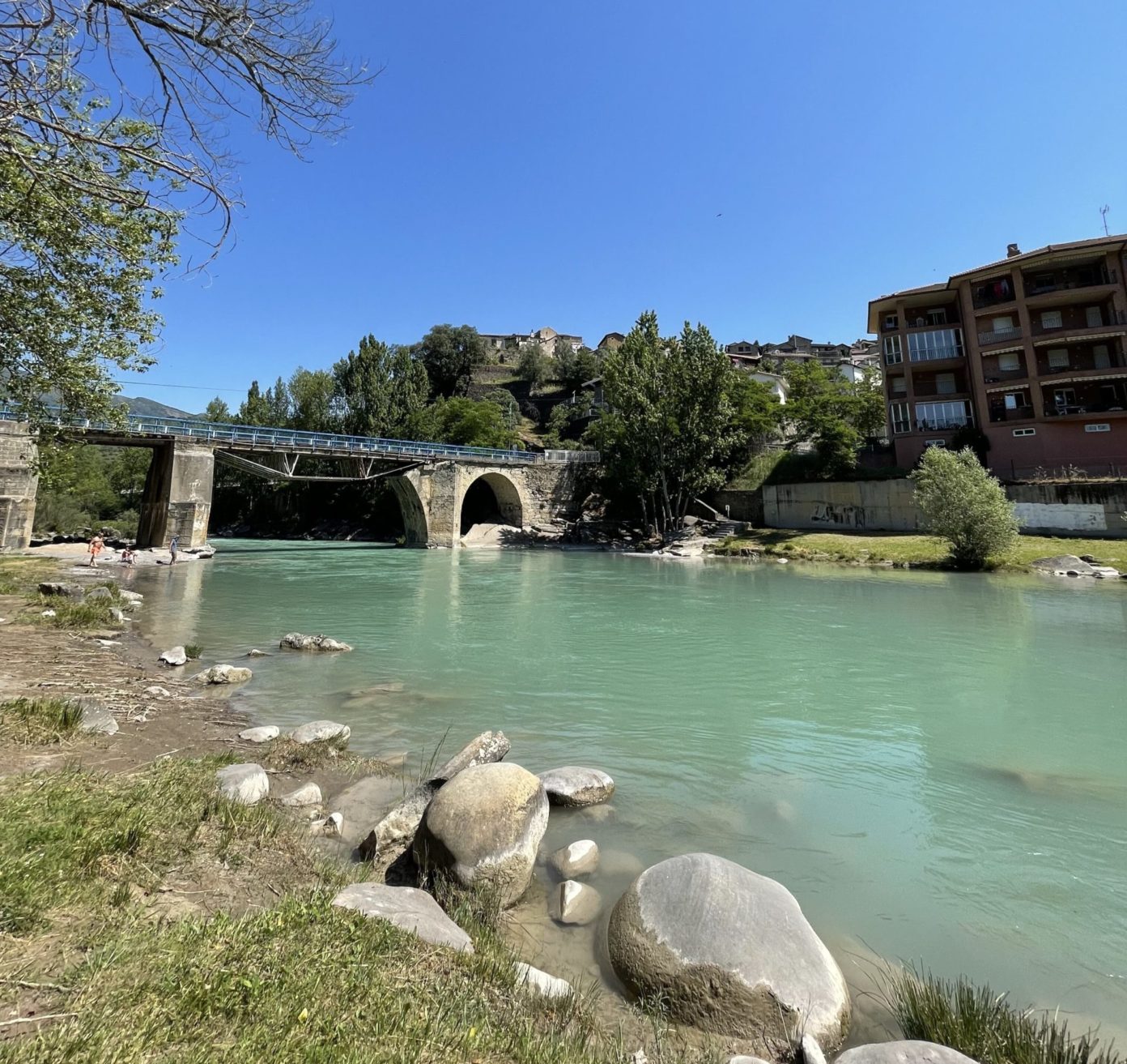 La Gorga de Boltaña is a bathing area located under the bridge of the town.
